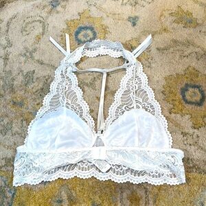 ⭐️Shein, Beautiful White Lace Bralette, Never Worn, Lovely Tatted Lace,Size 1X